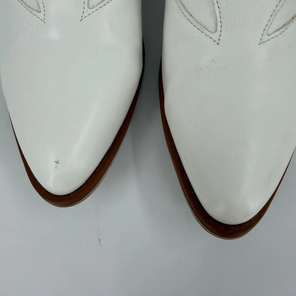 Pierre Dumas Womens White Western V-Cut Pointed Toe Ankle Booties Size 9
